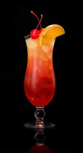 Drink com as cores vermelho e laranja 