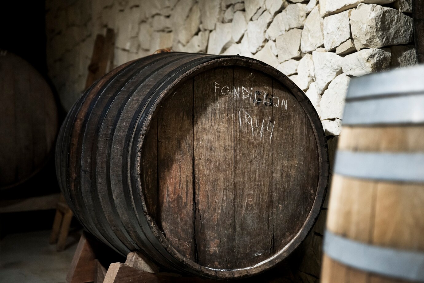 Por que Alguns Destilados Custam Tanto? O que Influencia o Preço de um Whisky ou Conhaque Premium?