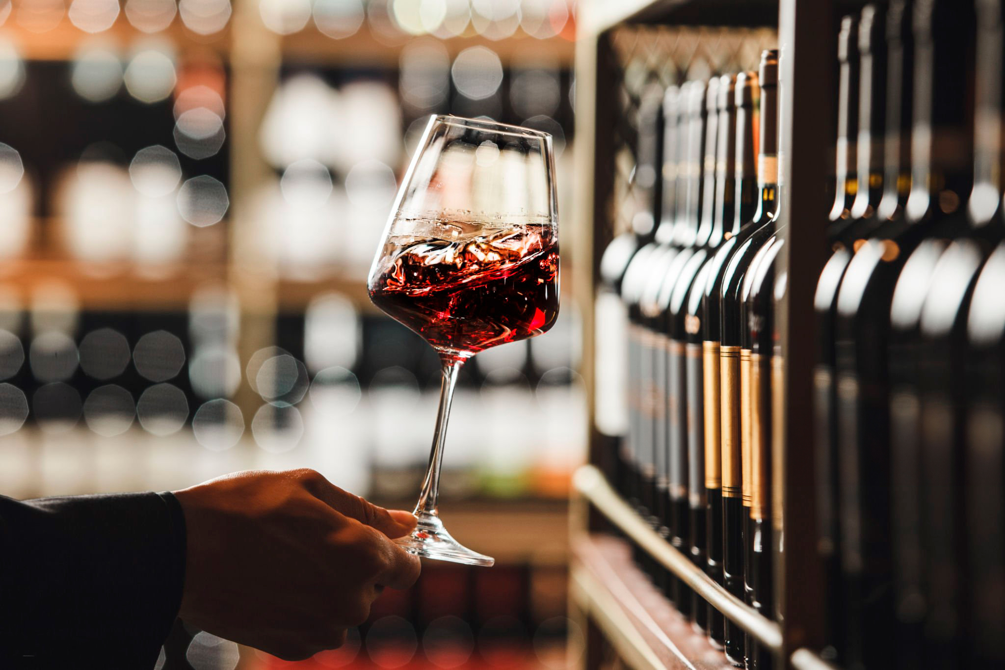Como o Vinho se Tornou uma Bebida Sofisticada ao Longo da História