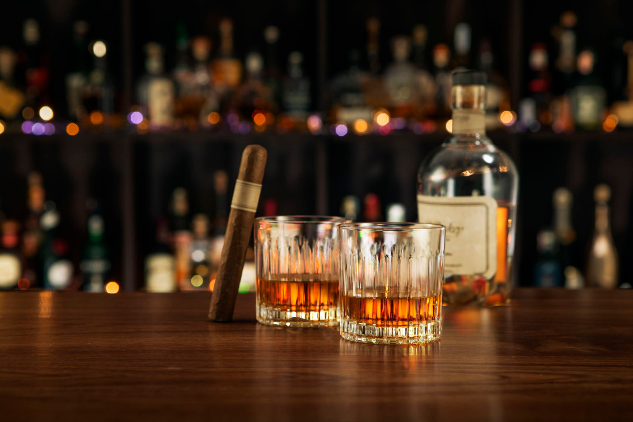 Por que Alguns Destilados Custam Tanto? O que Influencia o Preço de um Whisky ou Conhaque Premium?