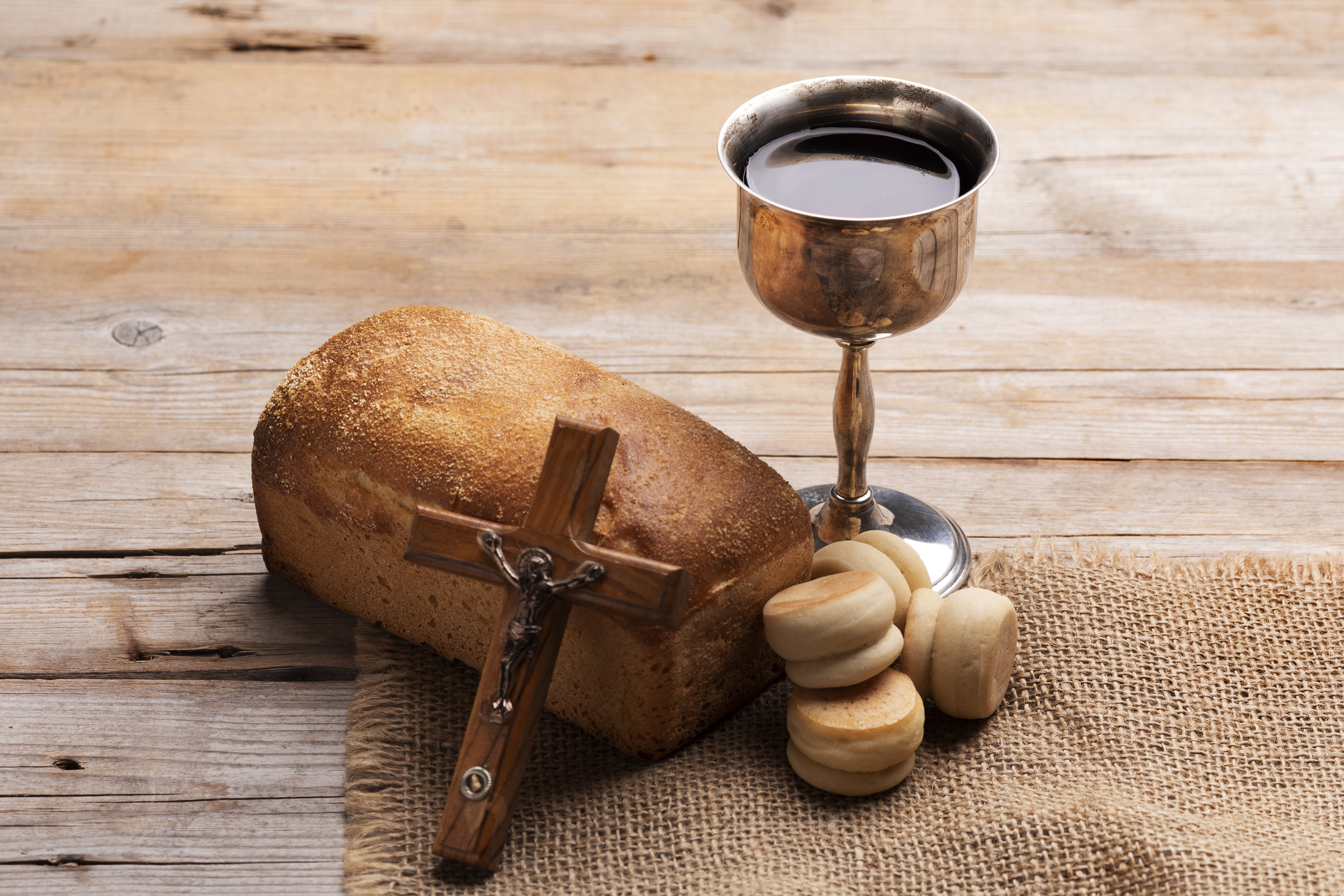 O Papel do Vinho nas Religiões e Festas: Uma Viagem pela História e Simbolismo