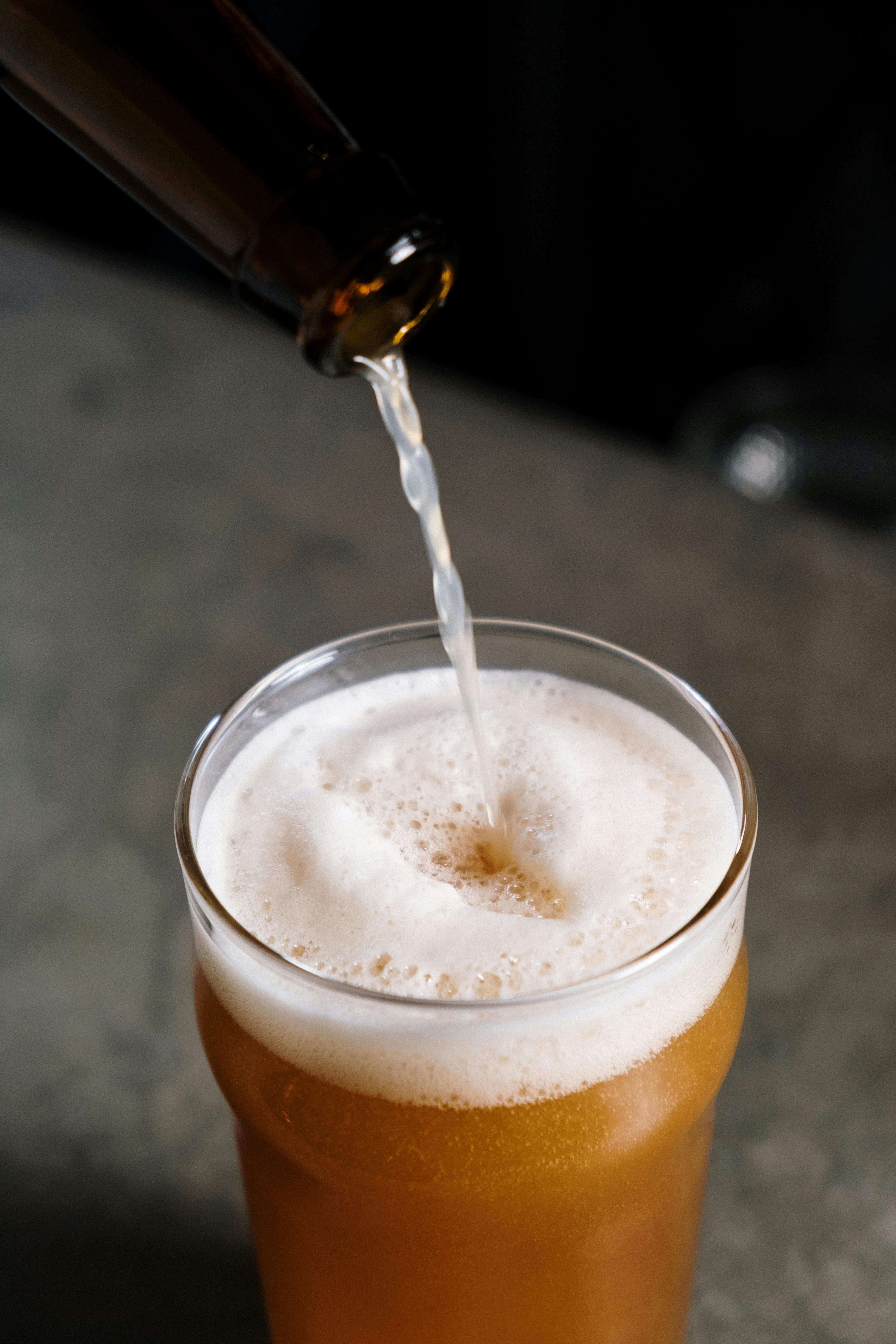 Bebidas que todo mundo finge gostar (mas nem sempre gosta)