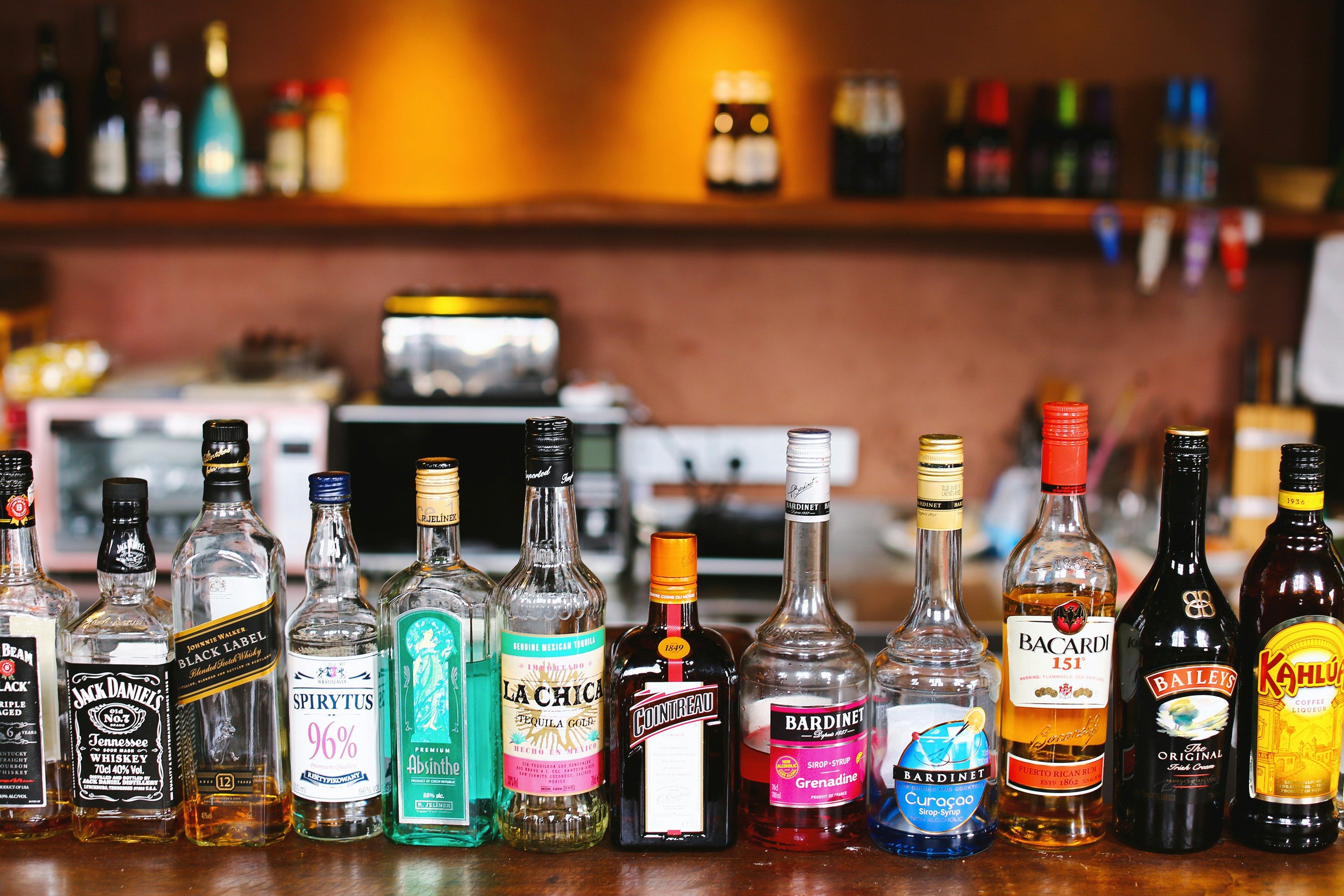 Qual a diferença entre licor, destilado e fermentado?